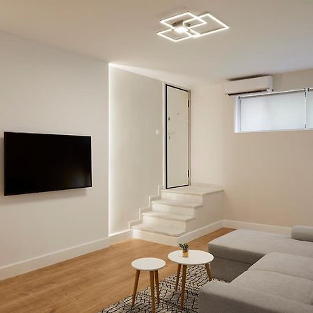 Central & Comfy Apartment 2Mins Walking From Metro Athens Exterior photo